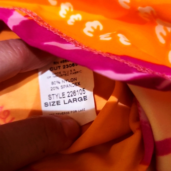 WORN 1X girls rashguard - Picture 3 of 7